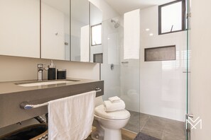 Bathtub, towels, soap, shampoo