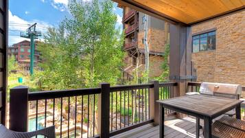 تناول الطعام بالخارج