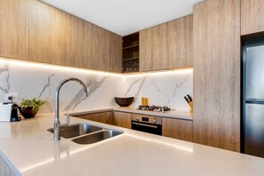 Fridge, microwave, oven, stovetop