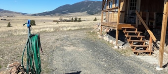 Peaceful apartment with WiFi in Whitetail Valley north of Whitehall.