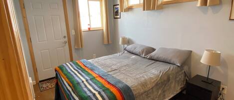 1 habitación, wifi y ropa de cama