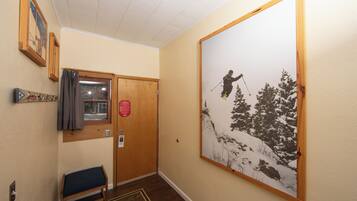 Standard Room, 1 King Bed | Individually decorated, laptop workspace, free WiFi
