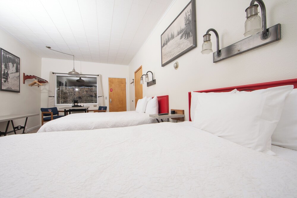 Yodeler Motel by null