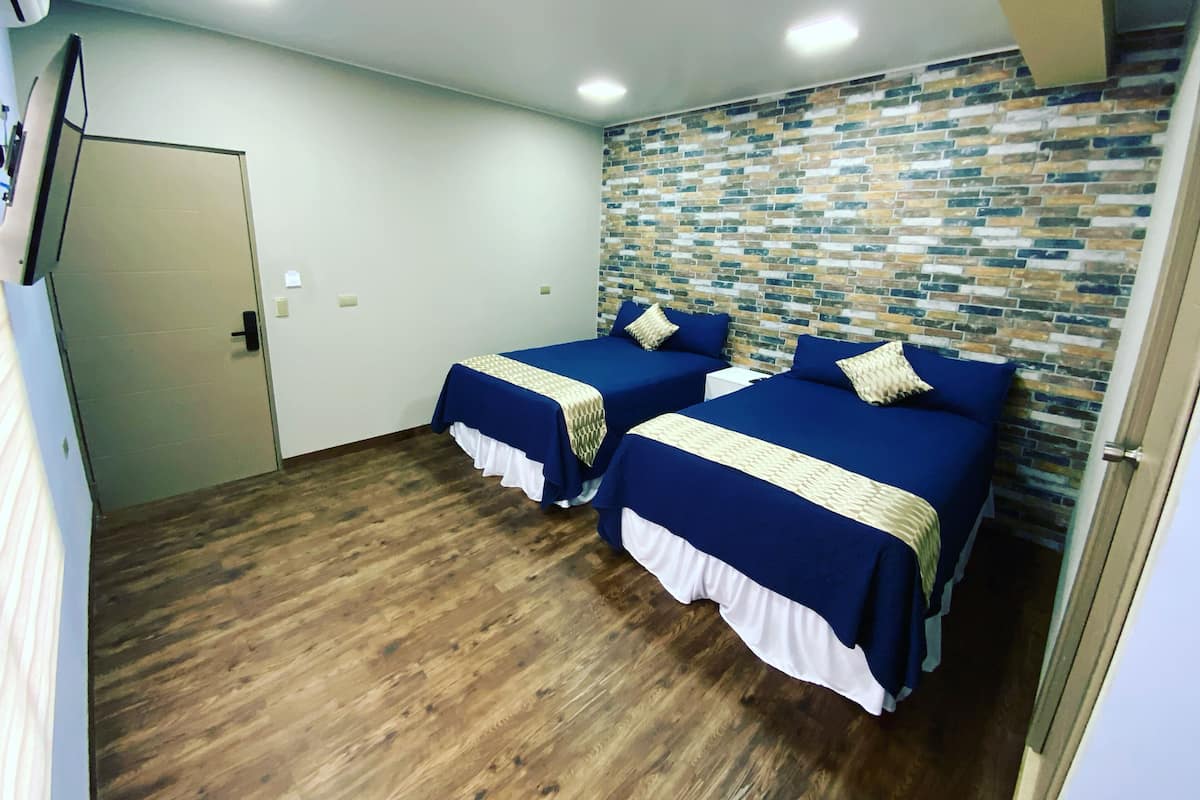 Comfort Room | 1 bedroom, desk, laptop workspace, free WiFi