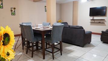 Luxury Apartment | Free WiFi, bed sheets