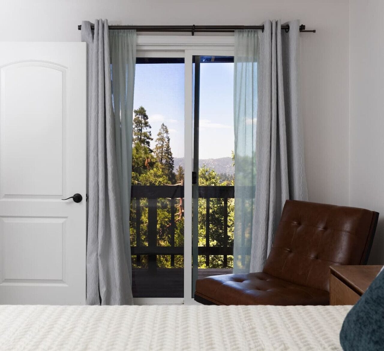 4 bedrooms, desk, iron/ironing board, WiFi