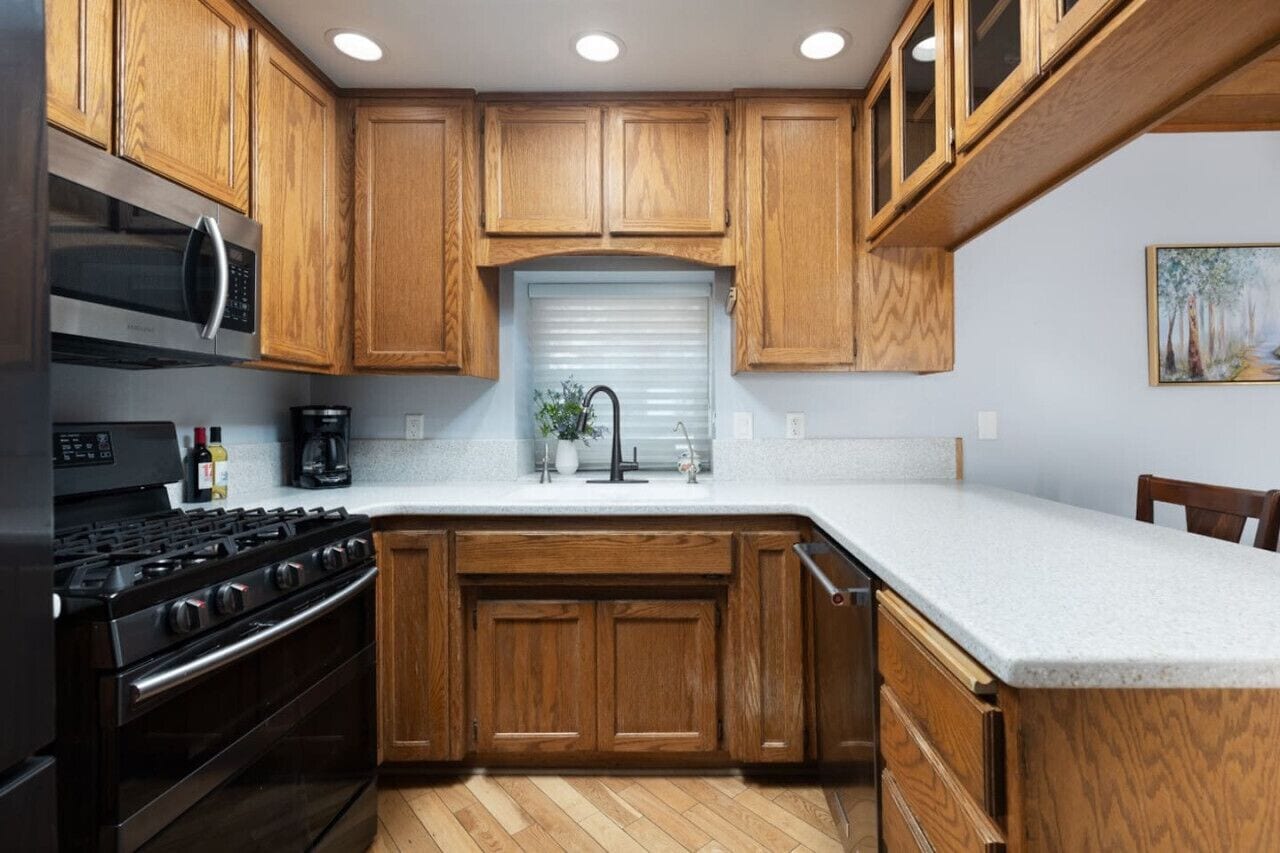 Refrigerador, microondas, horno y parrilla de estufa 