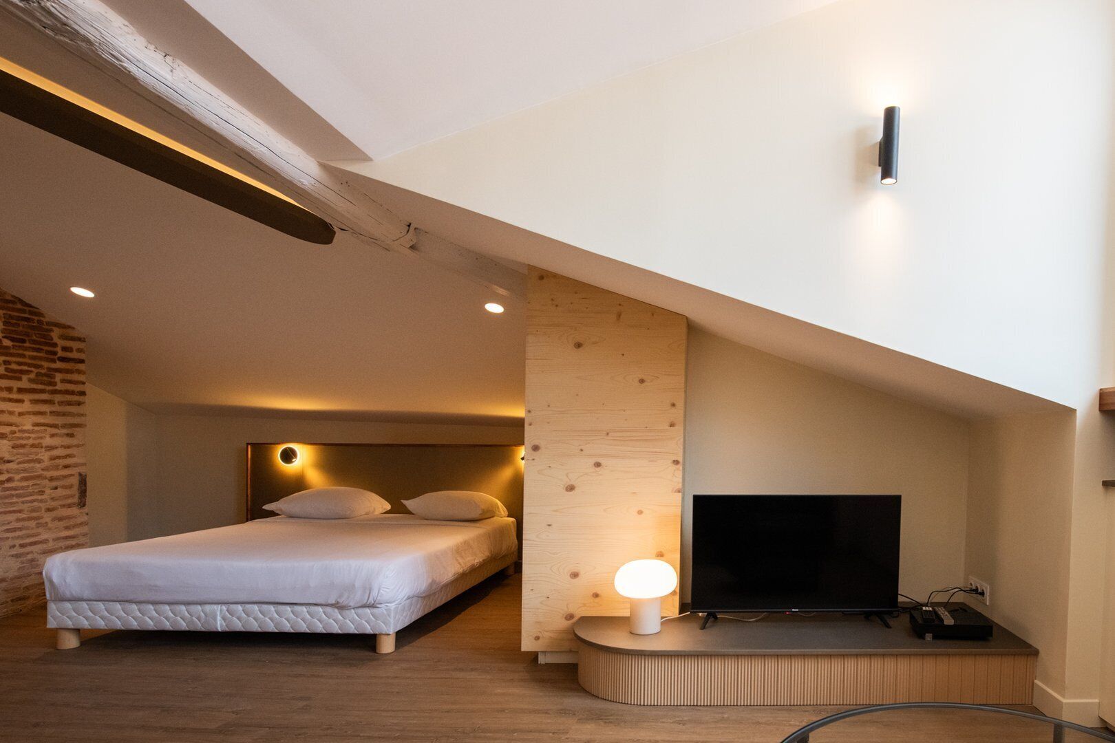 Bureau, fer et planche à repasser, Wi-Fi, draps fournis