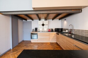 Refrigerador, microondas, horno y lavavajillas 