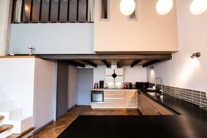 Réfrigérateur, micro-ondes, four, lave-vaisselle