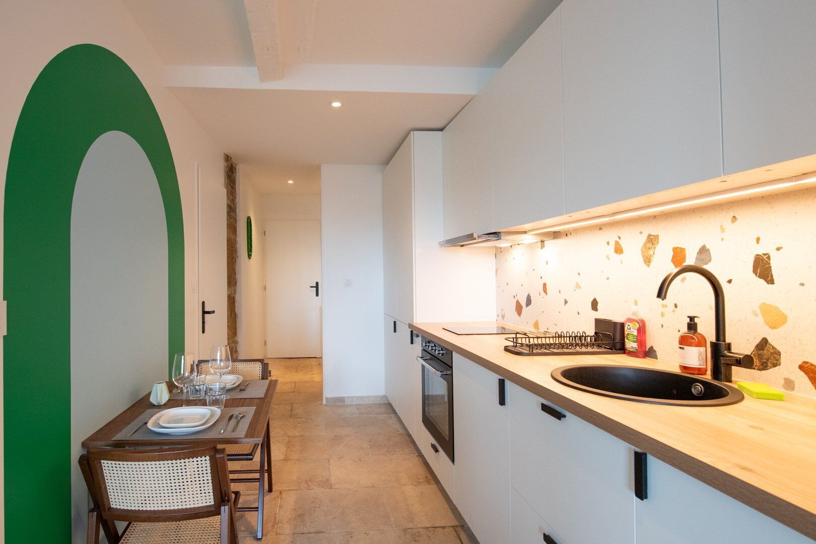 Fridge, oven, coffee/tea maker, toaster