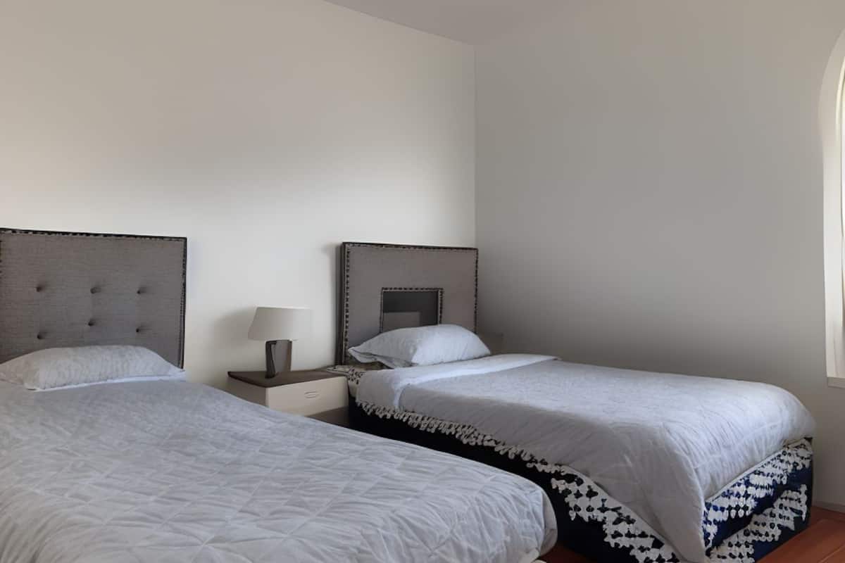 Wifi gratis y ropa de cama