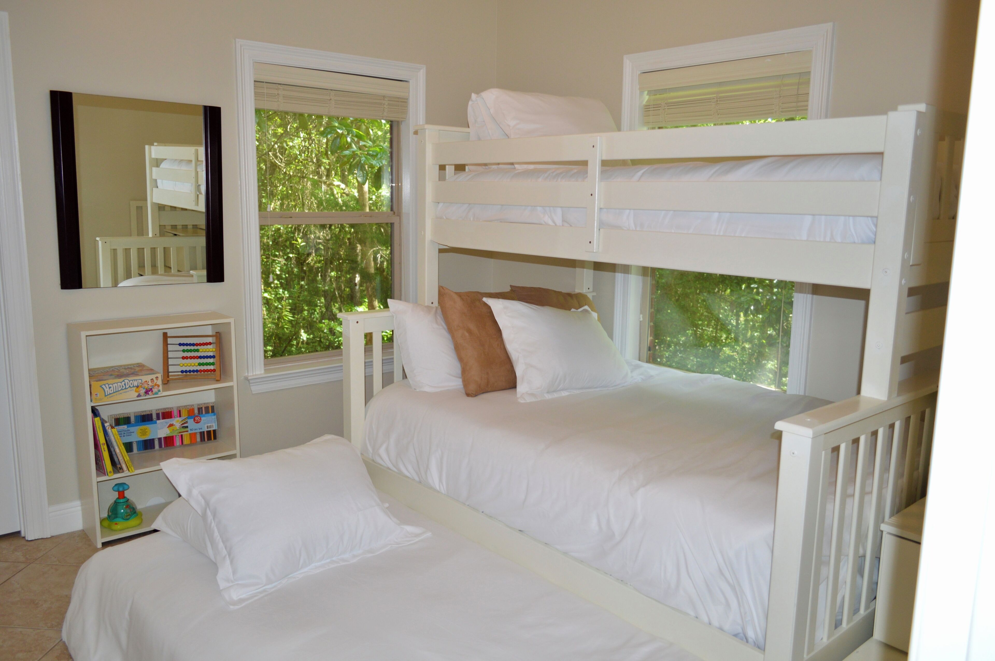 2 slaapkamers, een bureau, een strijkplank/strijkijzer, gratis wifi