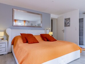 6 bedrooms, desk, iron/ironing board, WiFi - Villa du Soleil by Interhome (Nîmes)