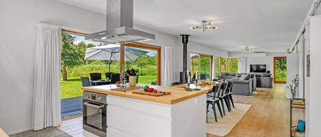 Fridge, microwave, dishwasher, cookware/dishes/utensils