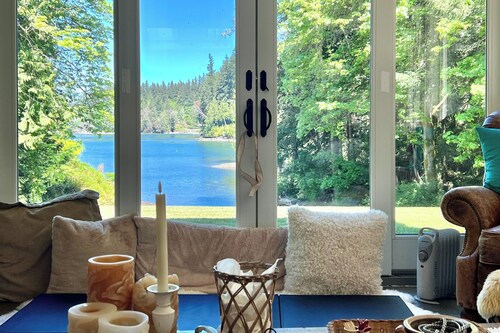Bayfront PNW Lodge: Dock, Pickleball & Guest House
