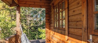 Spacious house with garden and log cabin in Izu highlands, 2 hours from Tokyo. 