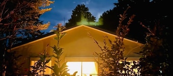 Spacious house with garden and log cabin in Izu highlands, 2 hours from Tokyo. 