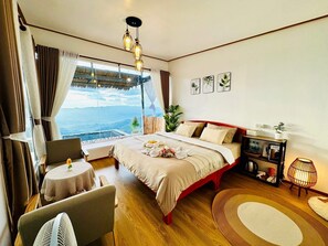 Blackout curtains, bed sheets - Long Hak Khao Camping Phu Chi Fa (Thoeng)