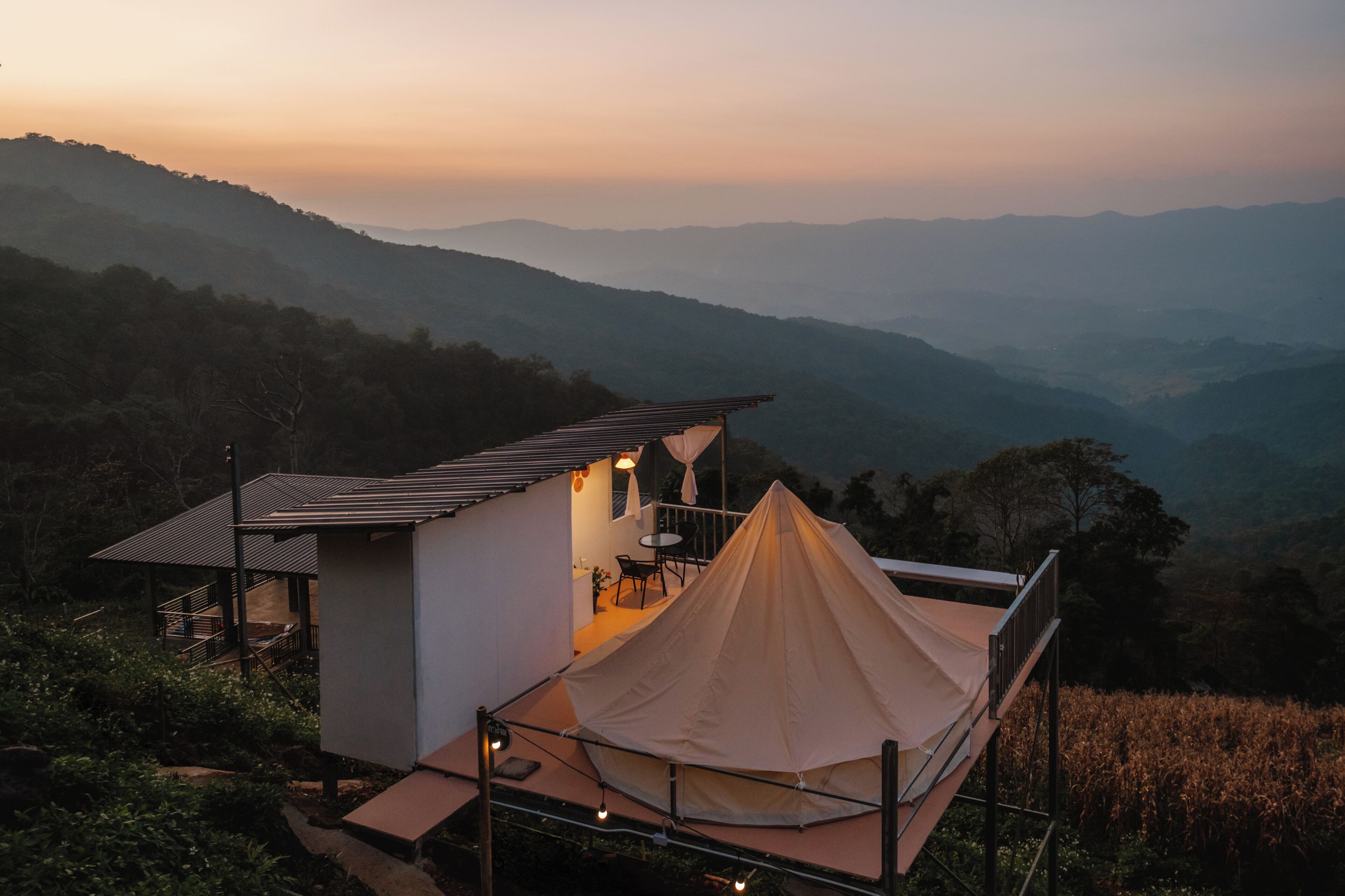 Classic Cabin | Blackout drapes, bed sheets