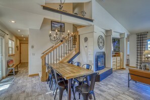 Dining - Stunning Home, Hot Tub, Firepit, Ping Pong, Patio, Near Lake & Trails (Pagosa Springs)