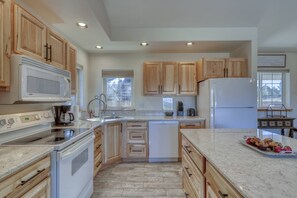 Kühlschrank, Mikrowelle, Geschirrspüler