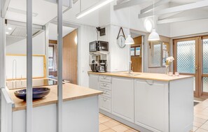 Geladeira, lava-louças, cafeteira/chaleira