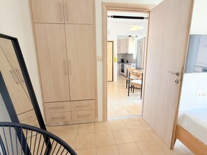 1 habitación, tabla de planchar con plancha y wifi 