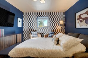 3 bedrooms, desk, iron/ironing board, WiFi