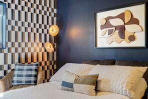 3 bedrooms, desk, iron/ironing board, travel crib