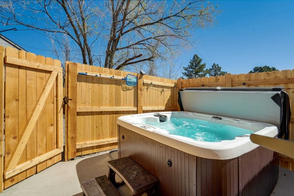 Outdoor spa tub