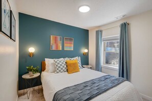 3 室のベッドルーム、デスク、アイロン / アイロン台、WiFi