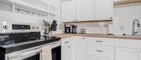 Fridge, stovetop, dishwasher, coffee/tea maker