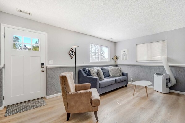 Televisión y chimenea