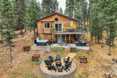 Pinetop Cabin! Hot Tub, BBQ, Arcade & Scenic View