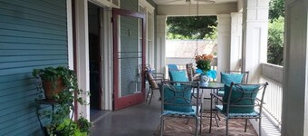 Large, charming 2-bedroom apartment with modern amenities within a historic home