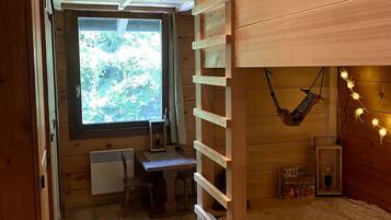 4 slaapkamers, reisbedje, wifi, beddengoed