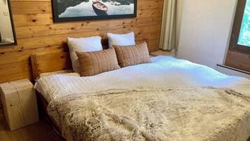 4 slaapkamers, reisbedje, wifi, beddengoed