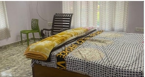 Standard Room, Balcony | Desk, laptop workspace, iron/ironing board, free WiFi
