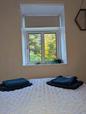 2 bedrooms, free WiFi, bed sheets - Pendle View Cottage (Brierfield)