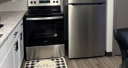 Charming 3-bedroom house with WiFi and AC in serene West Fargo