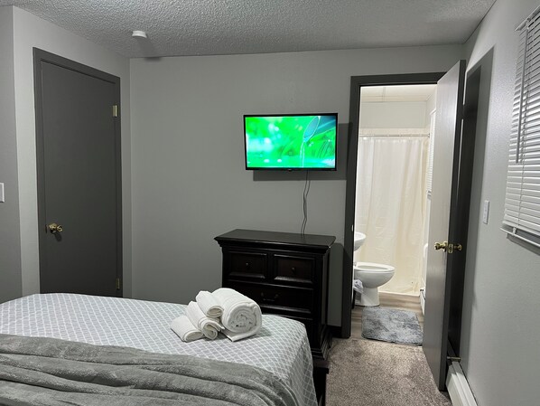 3 bedrooms, iron/ironing board, WiFi, bed sheets