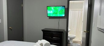 Charming 3-bedroom house with WiFi and AC in serene West Fargo