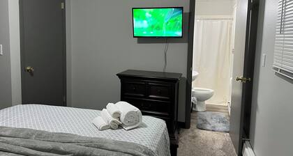 Charming 3-bedroom house with WiFi and AC in serene West Fargo