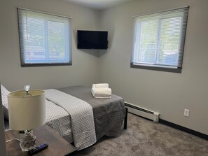 3 bedrooms, iron/ironing board, WiFi, bed sheets - 3-bedroom house in delightful West Fargo  (West Fargo)