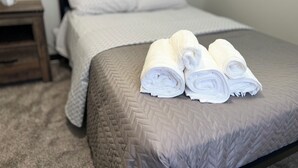 3 bedrooms, iron/ironing board, WiFi, bed sheets