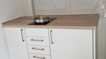 Fridge, stovetop, dishwasher, coffee/tea maker