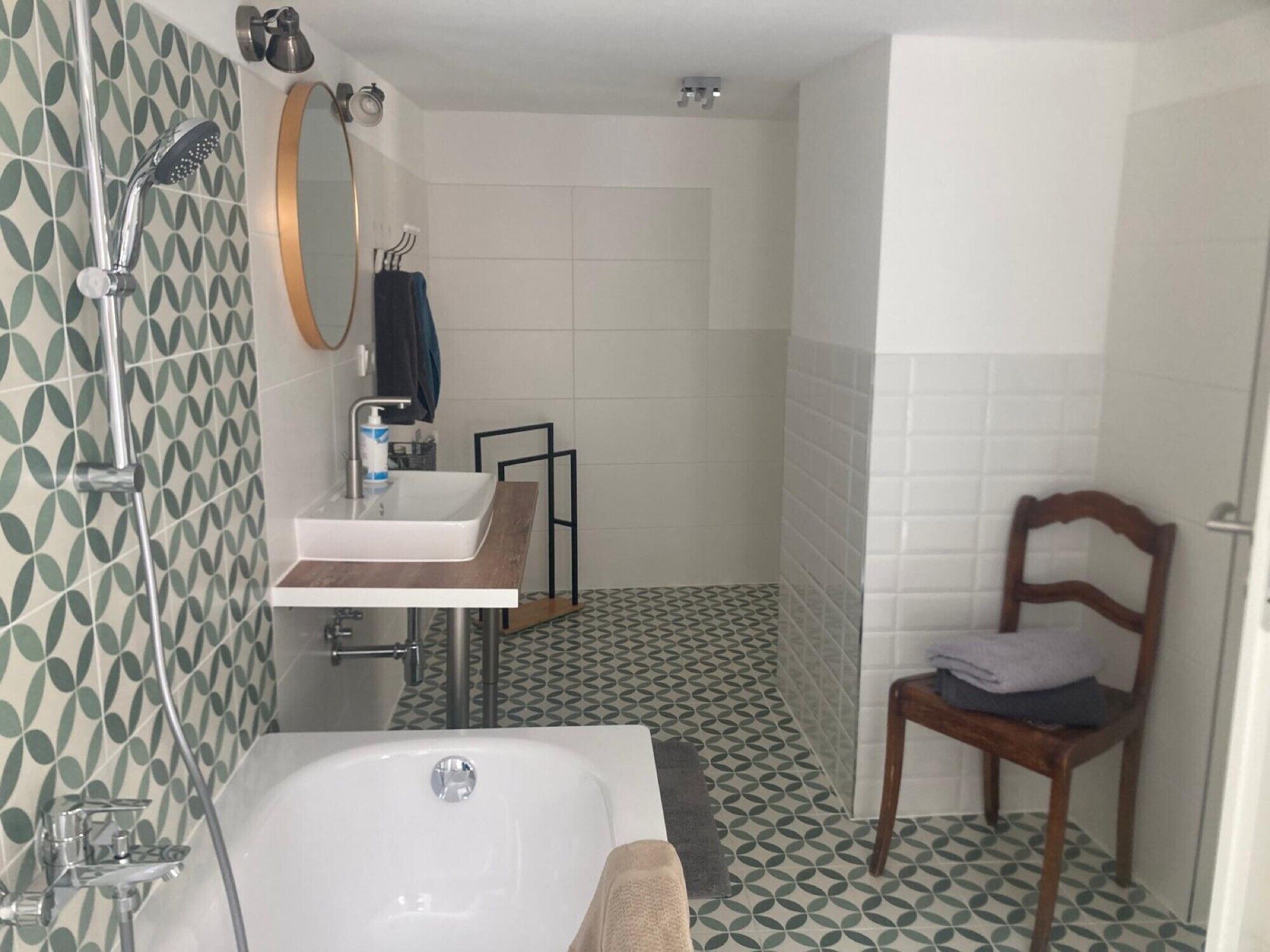 Shower, towels