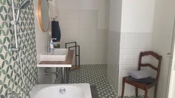 Shower, towels