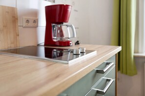 Fridge, stovetop, coffee/tea maker, electric kettle